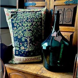 Meet your Posher, Julie